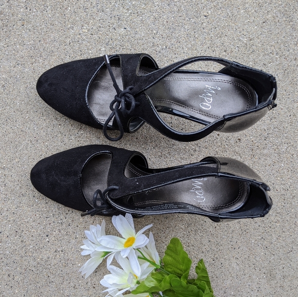 Black Dressy Heels With Back Zipper 7.5 - Picture 3 of 7